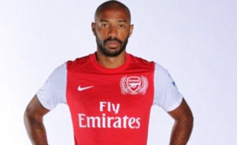Arsenal chụp ảnh đưa Henry vào danh sách thi đấu